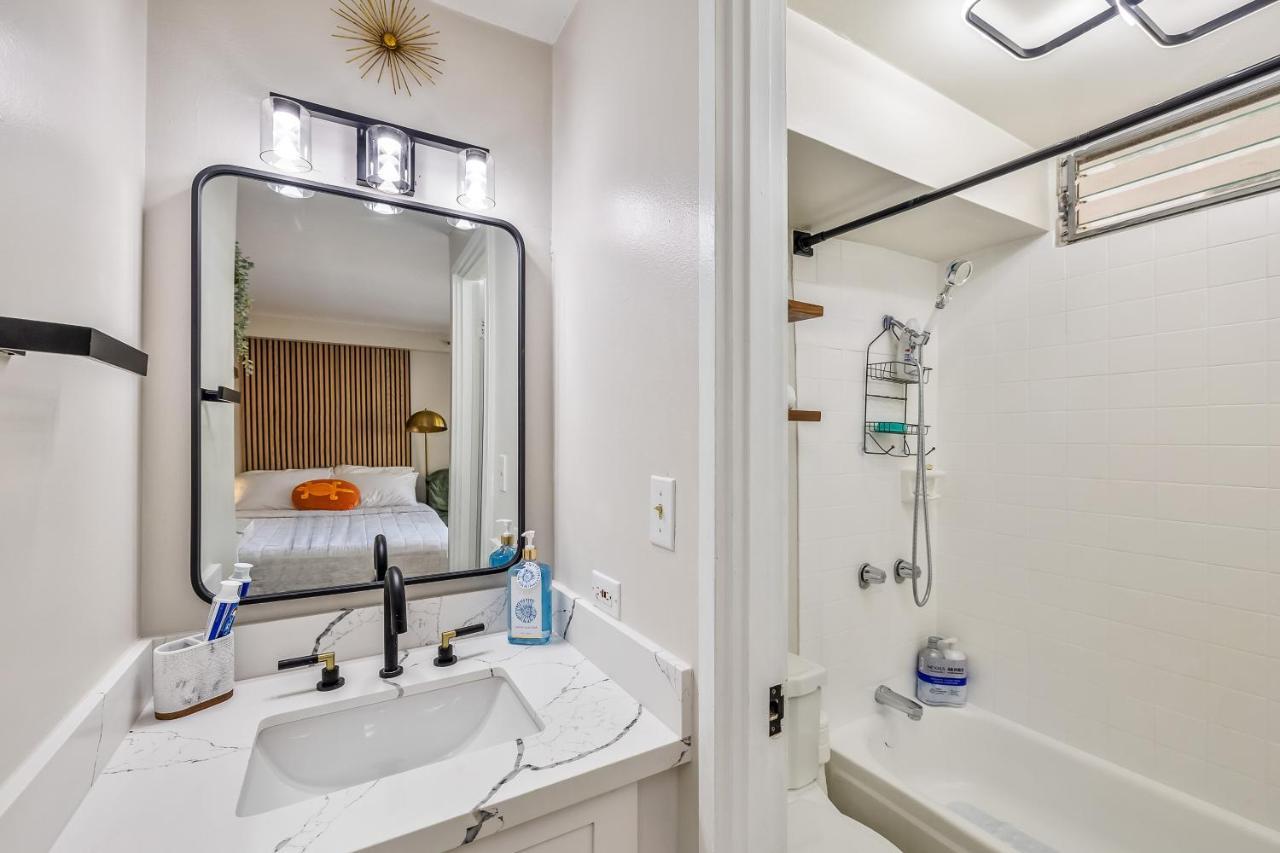 Bright & Cozy Condo Unit With Balcony! โฮโนลูลู ภายนอก รูปภาพ