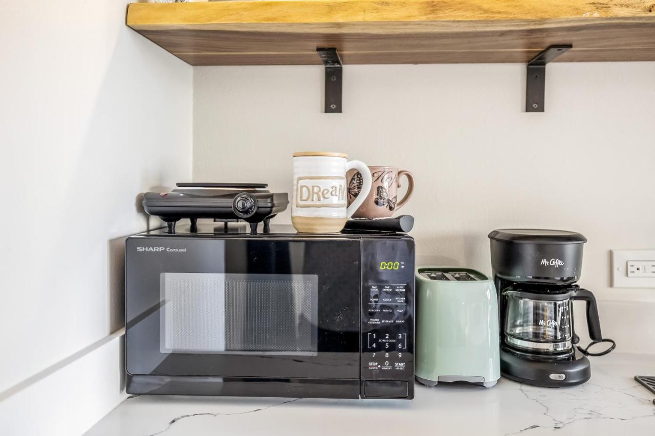 Bright & Cozy Condo Unit With Balcony! โฮโนลูลู ภายนอก รูปภาพ