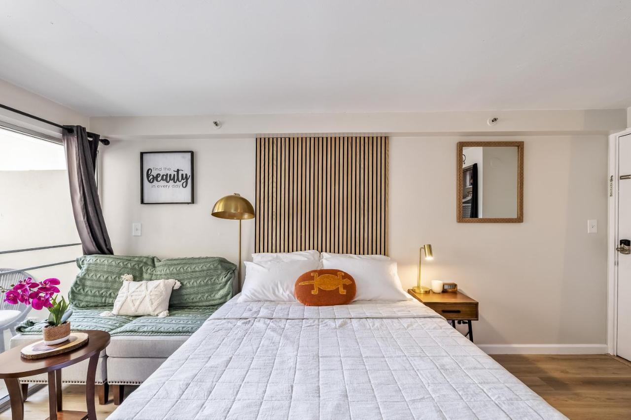Bright & Cozy Condo Unit With Balcony! โฮโนลูลู ภายนอก รูปภาพ
