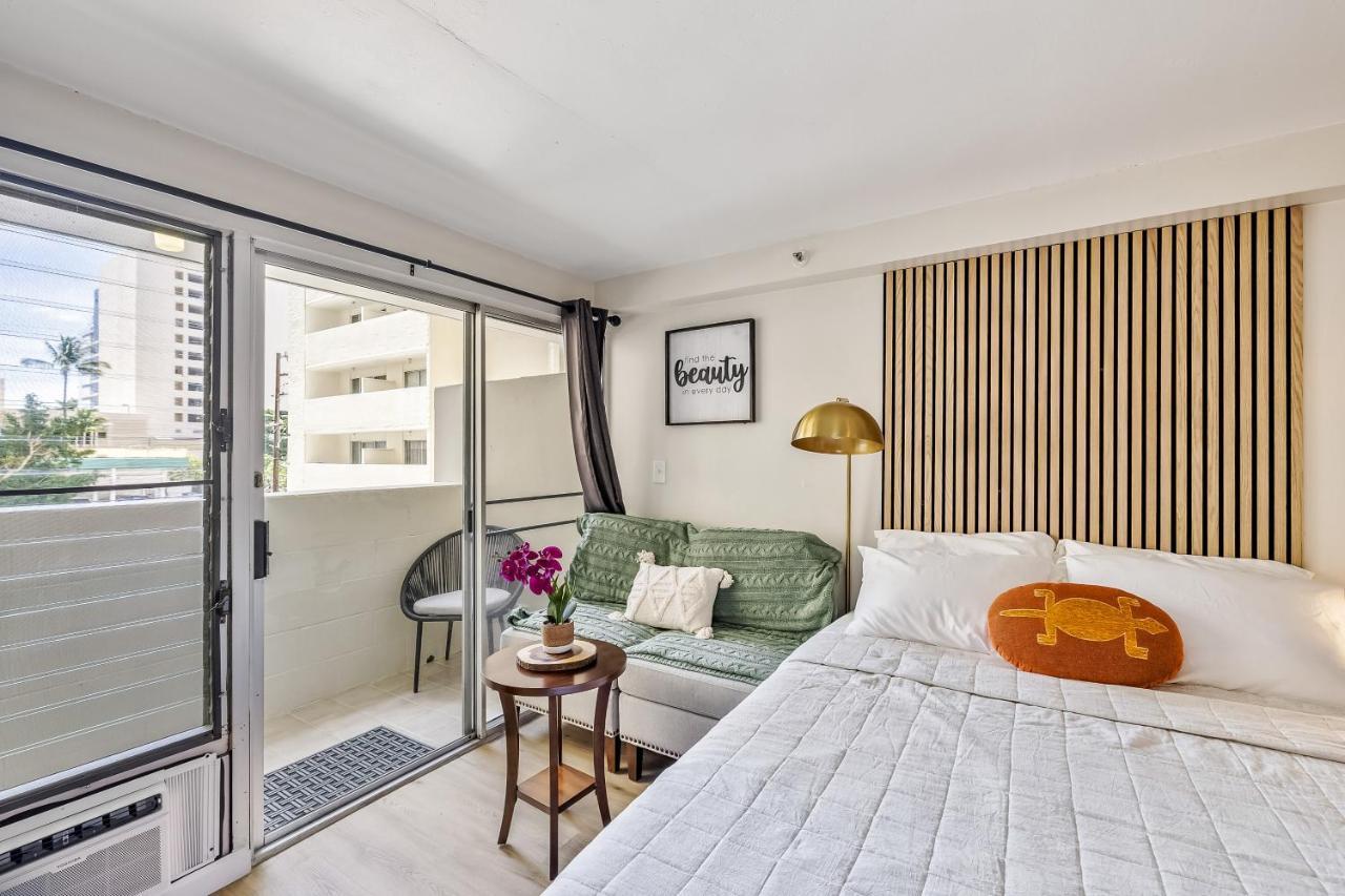 Bright & Cozy Condo Unit With Balcony! โฮโนลูลู ภายนอก รูปภาพ