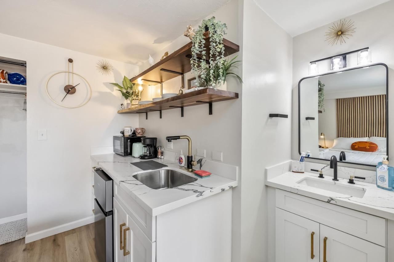 Bright & Cozy Condo Unit With Balcony! โฮโนลูลู ภายนอก รูปภาพ