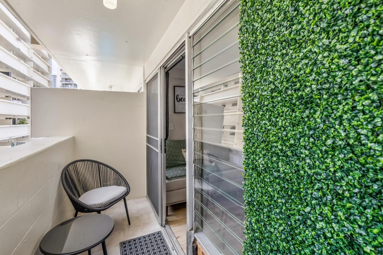 Bright & Cozy Condo Unit With Balcony! โฮโนลูลู ภายนอก รูปภาพ