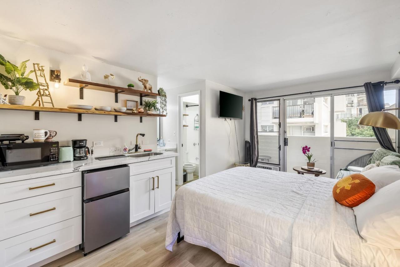 Bright & Cozy Condo Unit With Balcony! โฮโนลูลู ภายนอก รูปภาพ