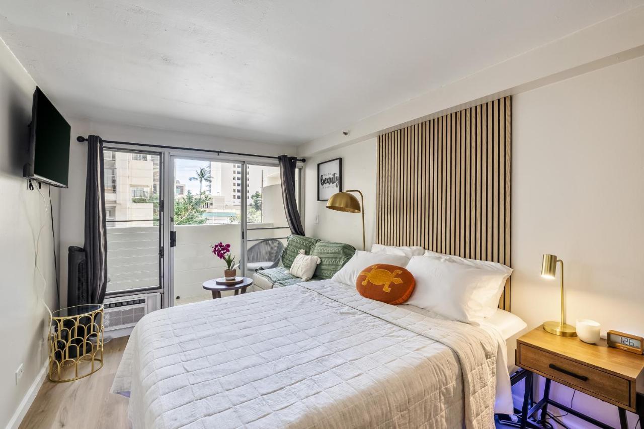 Bright & Cozy Condo Unit With Balcony! โฮโนลูลู ภายนอก รูปภาพ
