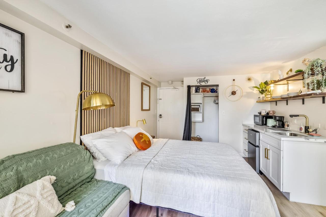 Bright & Cozy Condo Unit With Balcony! โฮโนลูลู ภายนอก รูปภาพ