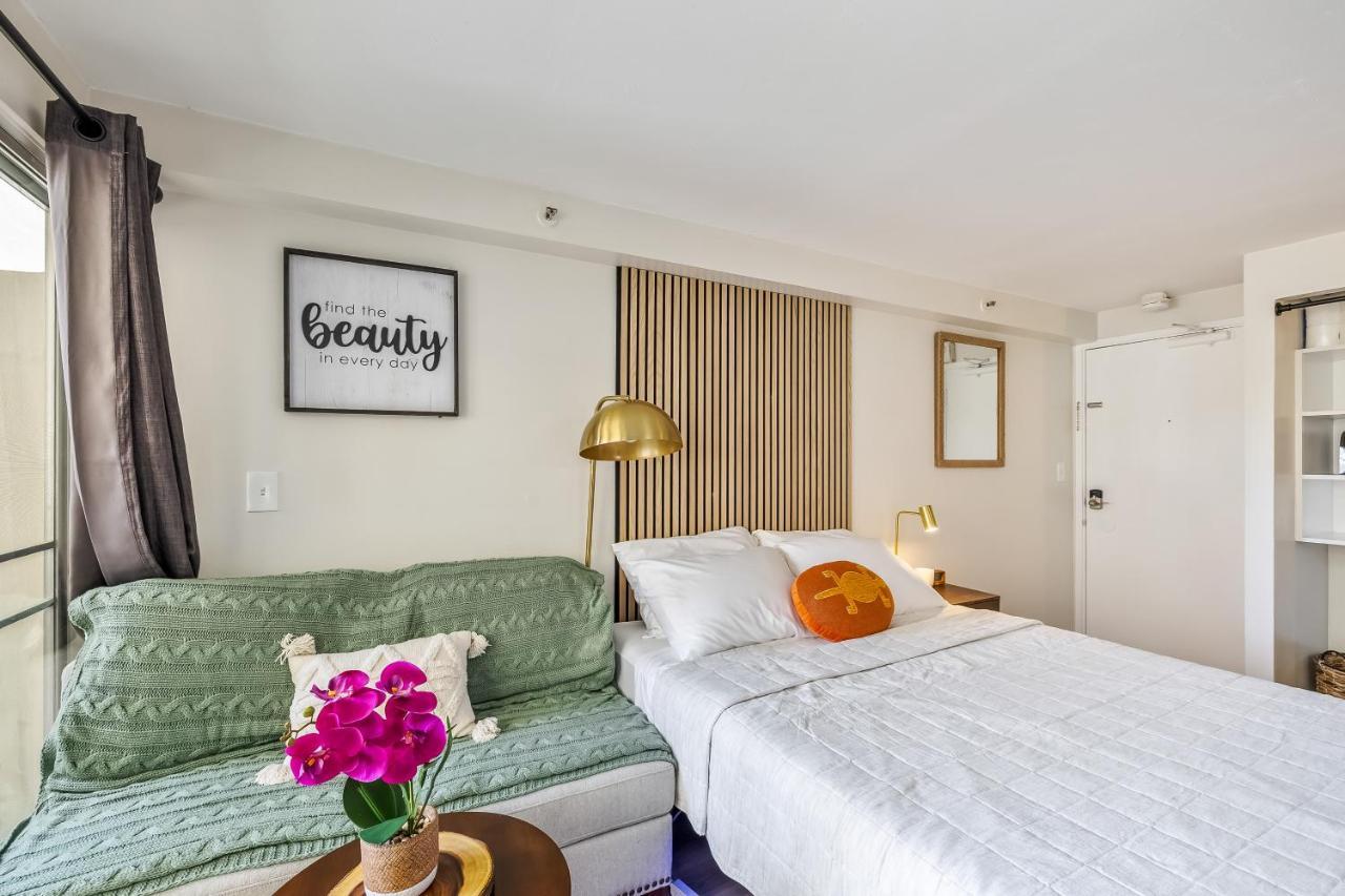 Bright & Cozy Condo Unit With Balcony! โฮโนลูลู ภายนอก รูปภาพ