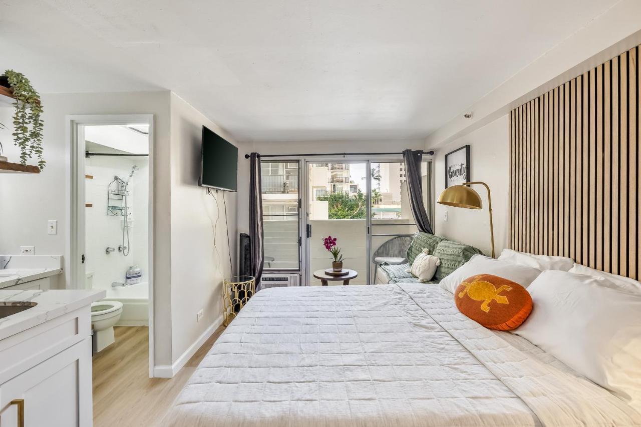 Bright & Cozy Condo Unit With Balcony! โฮโนลูลู ภายนอก รูปภาพ